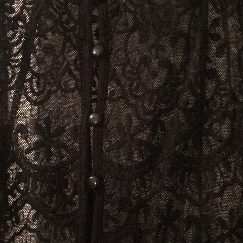 Laced overlay - Picture 3 of 3